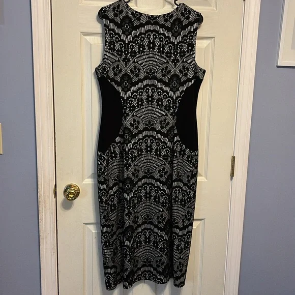 Elegant Black Bodycon Dress - Picture 4 of 4